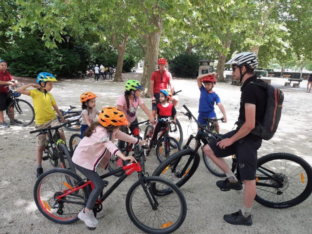 Les enfants découvrent le concept des mobilités douces