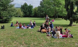Retrouvailles avec les familles autour de jeux de société en plein air