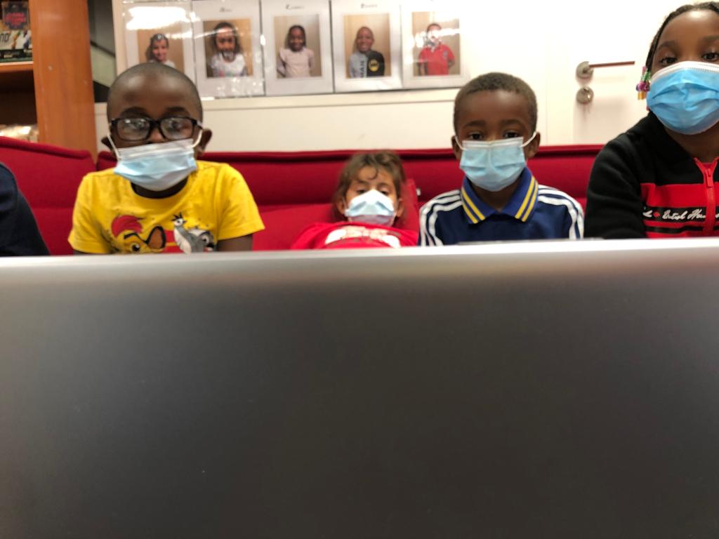 J’ai réduit le monde fictif pour communiquer avec le monde réel