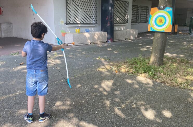 La cour comme espace de vie et de jeux