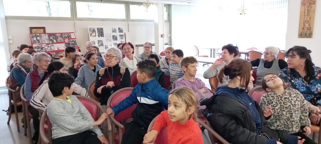 Une après-midi intergénérationnelle à la résidence Maurice Thorez